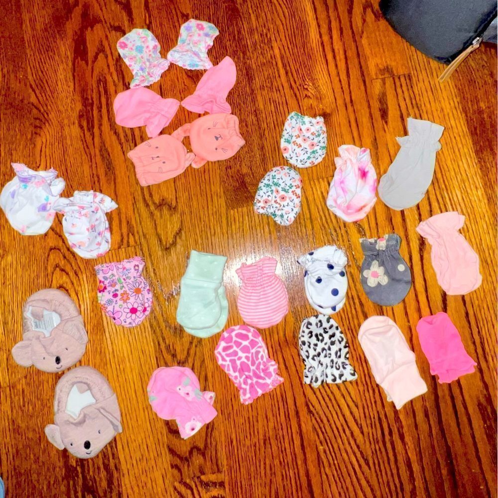 177. Bundle of Baby Mittens + NB koala booties